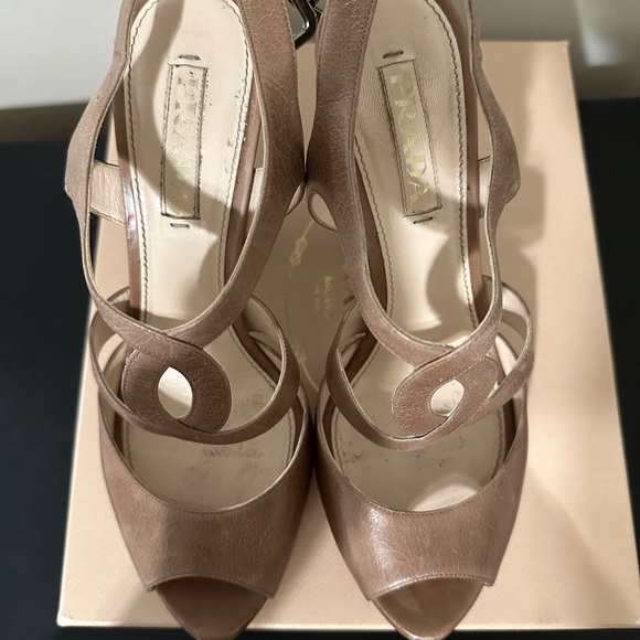 Prada heels - Picture 3 of 6